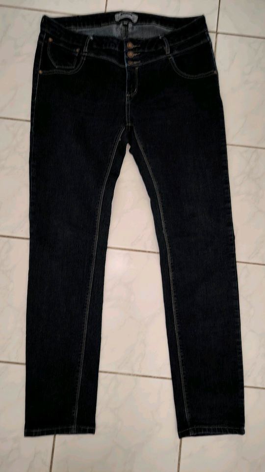 Damen Jeans Skinny blind date W 32 L 32 dunkelblau in Allendorf