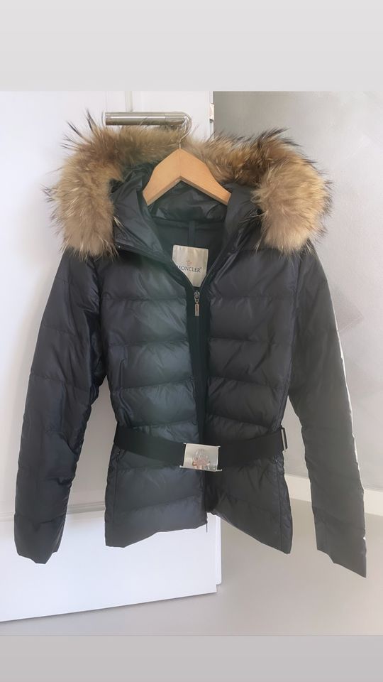 Moncler Daunen Jacke schwarz „Angers“ passend für Gr 36 Gr 1 in Bruchköbel