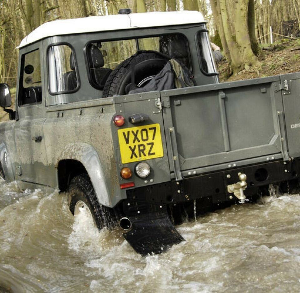 Wir suchen wir Kaufen Land Rover Defender in Manching