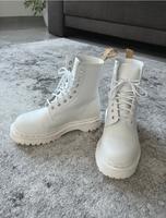 Dr. Martens in Weiß in Größe 36 (veganes Leder) Nordrhein-Westfalen - Brakel Vorschau