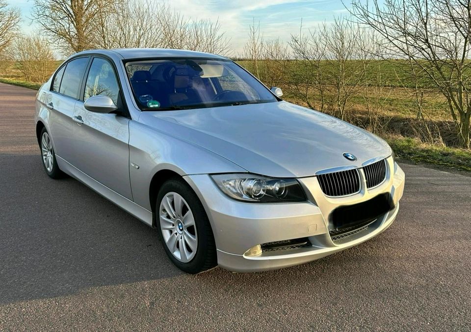 BMW 318d Xenon Tempomat PDC TÜV 04/25 in Halle