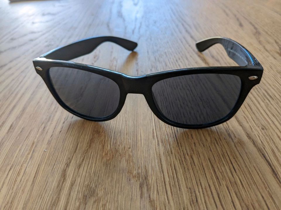 Sonnenbrille schwarz kein Ray Ban in Rosenheim