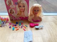 Barbie Frisurenkopf mit viel Zubehör und Originalverpackung Dresden - Leuben Vorschau