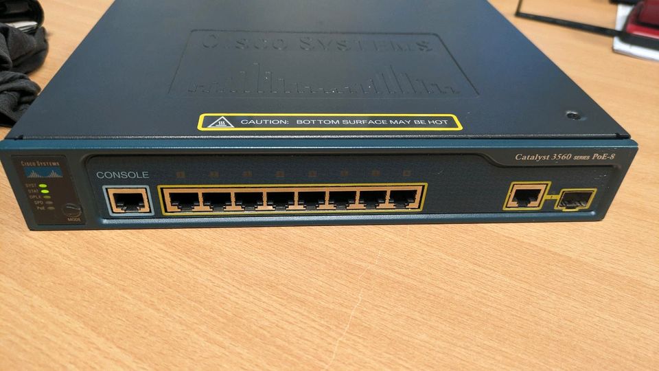 Switch CISCO CATALYST 3560 Series PoE-8 in Hamburg