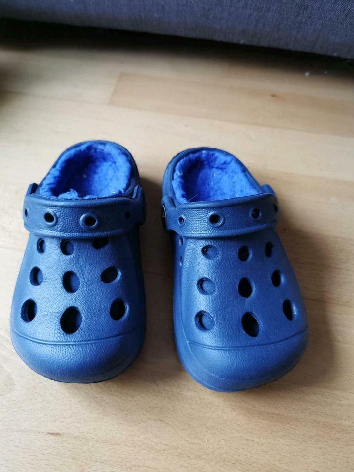 Kinder Jungen Gartenschuhe Clogs gefüttert Größe 26 blau in München