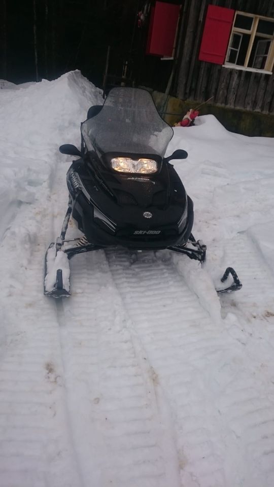 Skidoo Bombardier 1000  Motorschlitten  Schneemobil in Riedlingen