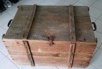 Sehr alte Holztruhe shabby chic BxTxH 99x67x59 cm Bayern - Pressig Vorschau