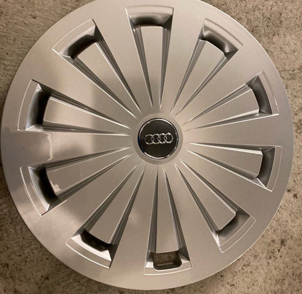 Neu! 4x Audi A4 Radkappe 16 Zoll 8W0601147, Radzierblende in München