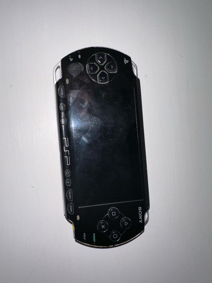 PSP inkl 4 Spielen in Leegebruch