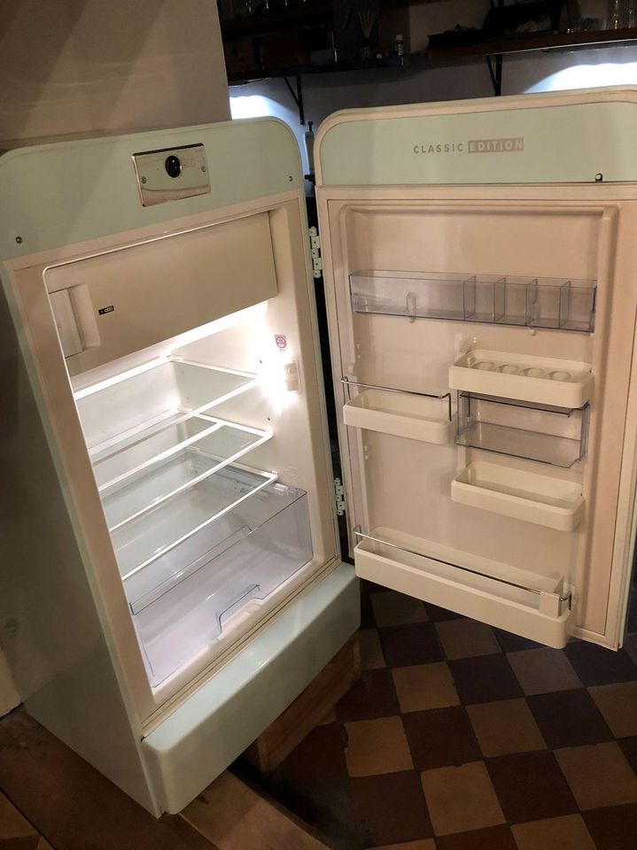 Suche: Bosch Kühlschrank Classic Edition Retro in Farbe mint in Lippstadt