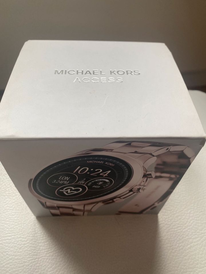 Rosegoldene Michael Kors Access Smartwatch in Dormagen