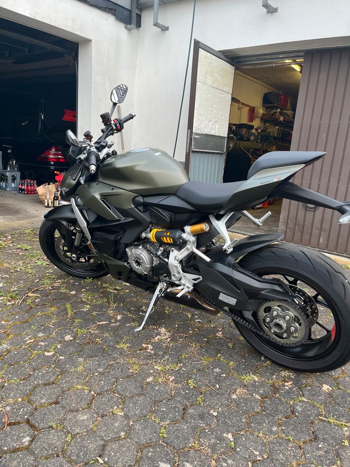 Ducati Streetfighter V2 in Rösrath