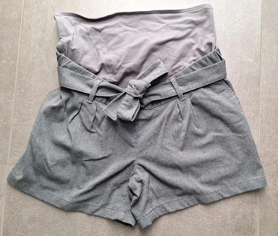 Umstands-Shorts grau Gr. 40 in Wuppertal