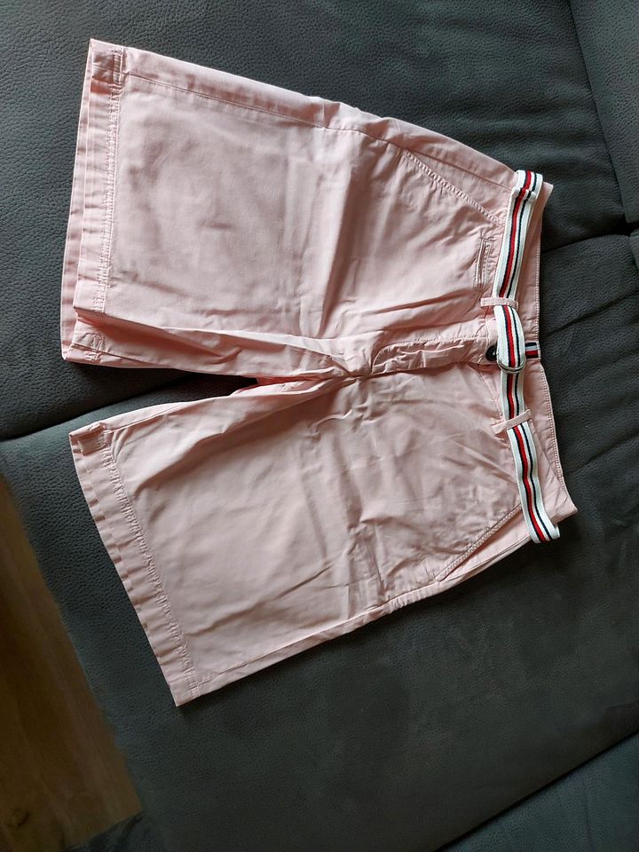 Tommy Hilfiger Shorts, Größe 40, rosa in Langenselbold