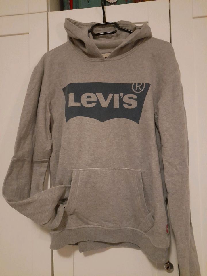 ♡Retro Levis Pullover ♡ in Hamburg