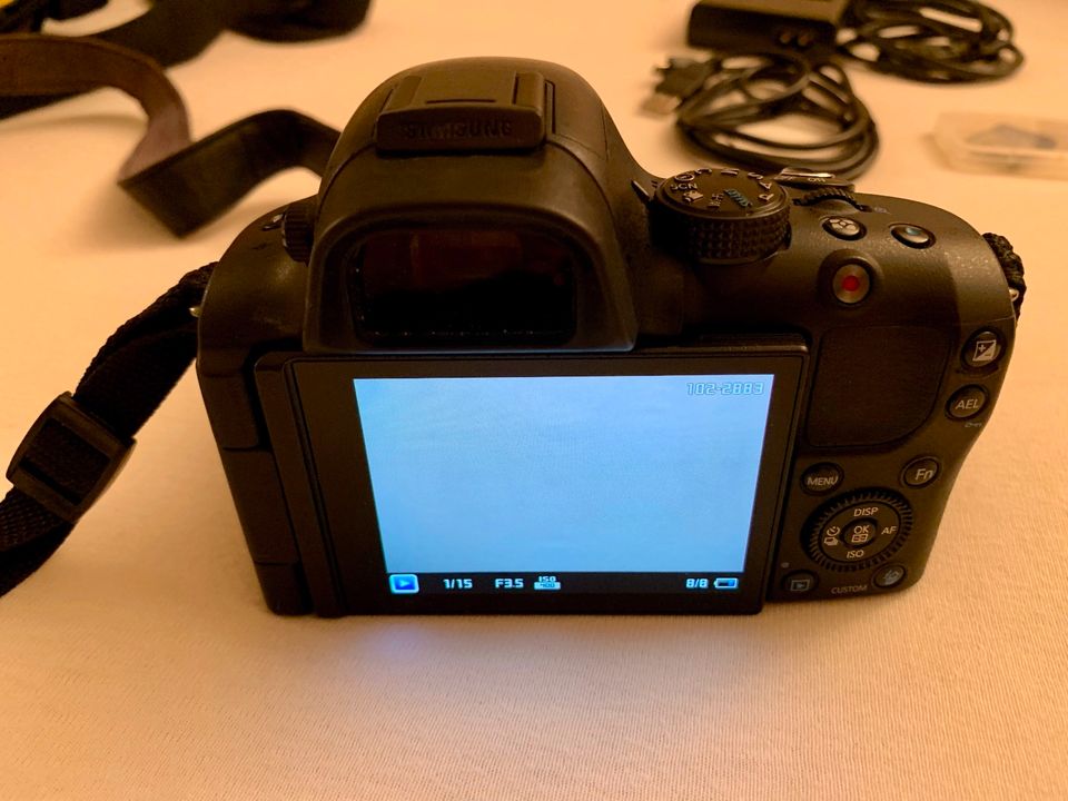 wie neu SAMSUNG NX20 Systemkamera mit Zubehör in Ismaning