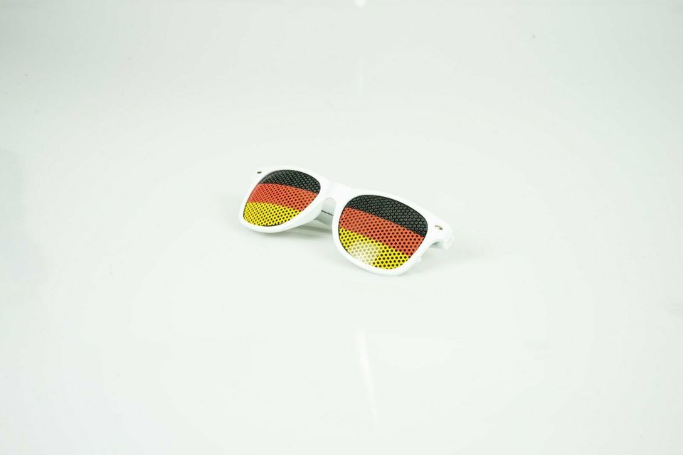 Jim Beam Whiskey Sonnenbrille Deutschland Gitter weiß Party Bar in  Baden-Württemberg - Niefern-Öschelbronn | eBay Kleinanzeigen ist jetzt  Kleinanzeigen