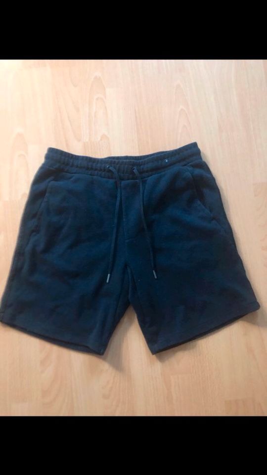 PULL&BEAR Hose Short Sweatshort Gr. 164 in Leipzig