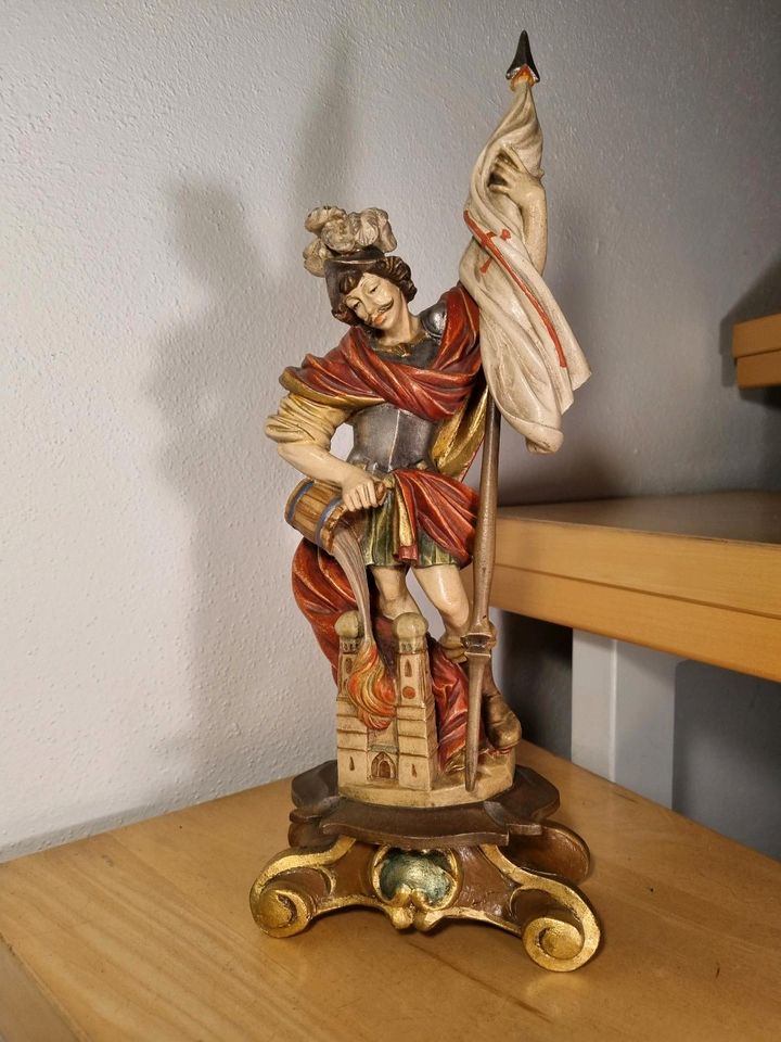 HEILIGER FLORIAN HANDGESCHNITZT HOLZFIGUR HEILIGENFIGUR ALT DEKO in Kumhausen