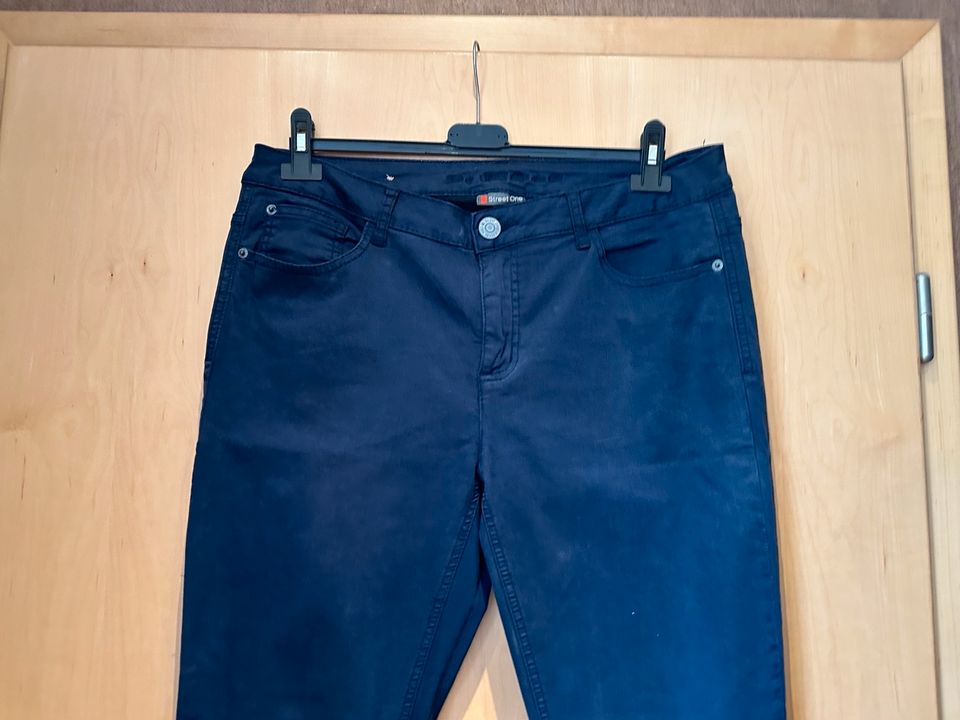 Street One Jeans Hose Dunkelblau Enny 42 44 Neuwertig in Minden