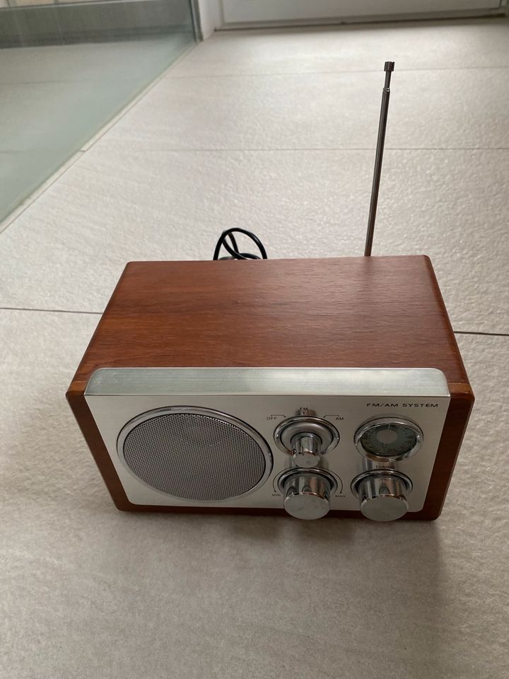 RETRORADIO Holz in Illingen