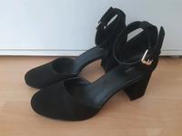 Spangen Pumps Gr. 41 von Graceland Riemen Blockabsatz schwarz Dresden - Pirnaische Vorstadt Vorschau