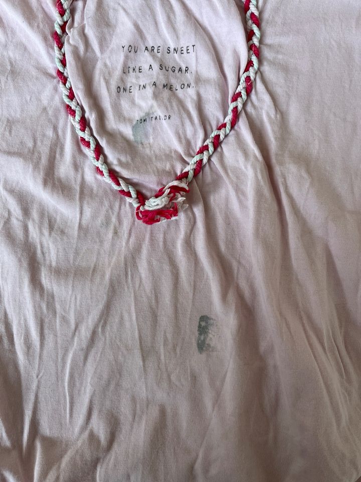 Süßes Shirt mit Spruch und Herz. Zu verschenken wegen Flecken in