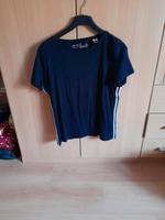 neu s Oliver T-Shirt Größe 42 mit Streifen an der Seite Hessen - Rüsselsheim Vorschau