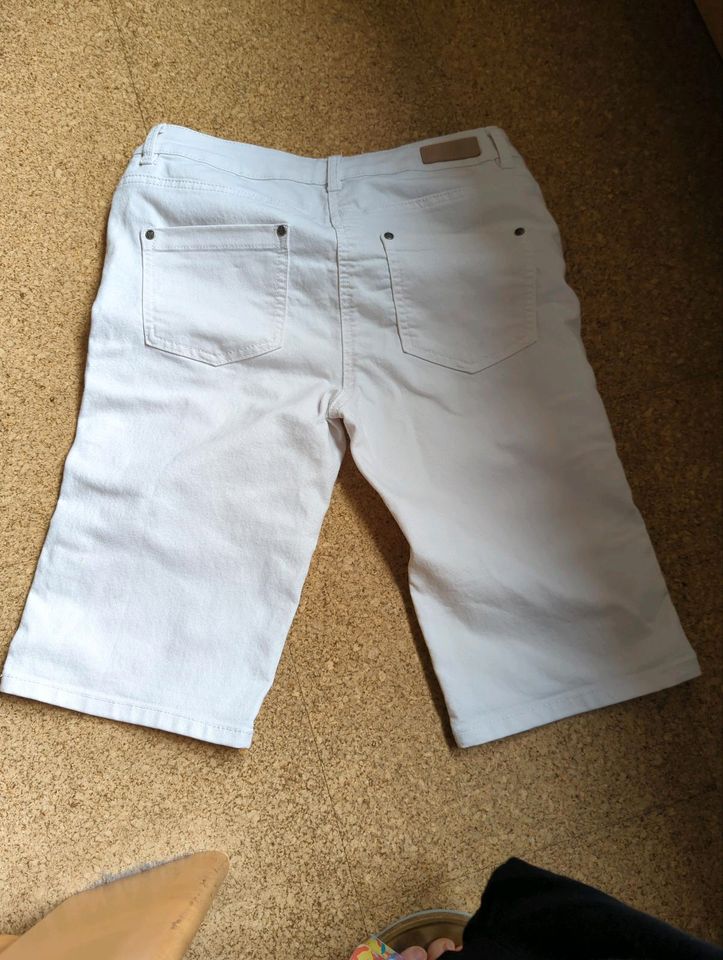 Bermudashorts Gr.40 weiß Ernstings Slim in Emsbüren