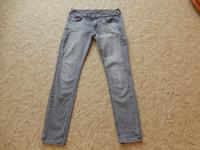 Schöne graue Jeans von Tommy Hilfiger Größe 42 (33) Mecklenburg-Vorpommern - Gnoien Vorschau