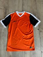 Nike Sportshirt orange schwarz Größe M Niedersachsen - Osterode am Harz Vorschau