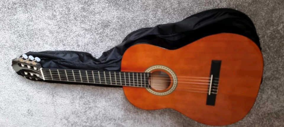 Gitarre für Anfänger mit Tasche in Bad Frankenhausen/Kyffhäuser