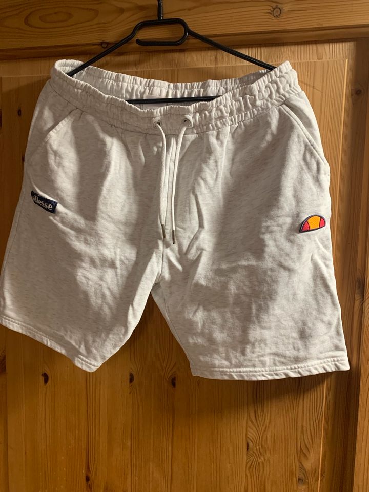 Kurze Hosen Nike Gr.XS Ellesse Gr. M in Kappel-Grafenhausen