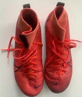NIKE Socken Fußballschuhe Gr. 37,5 Dresden - Gorbitz-Ost Vorschau