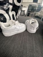 Nike Air Force weiß Baby/Kleinkind Gr.  22 Sneaker Hamburg-Nord - Hamburg Langenhorn Vorschau