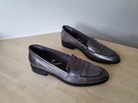 Neuwertig Brax Halbschuhe Schuhe Slipper Loafer Leder Silber  40 Nordrhein-Westfalen - Burscheid Vorschau