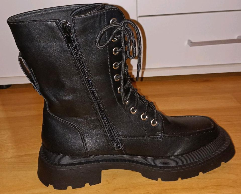 Damenstiefel Größe 42 in Laatzen