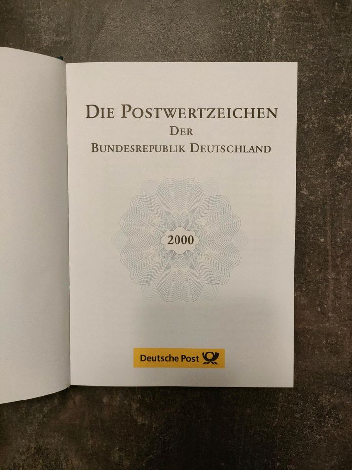 Briefmarkensammlung "Die Postwertzeichen der BRD 2000" in Deggendorf