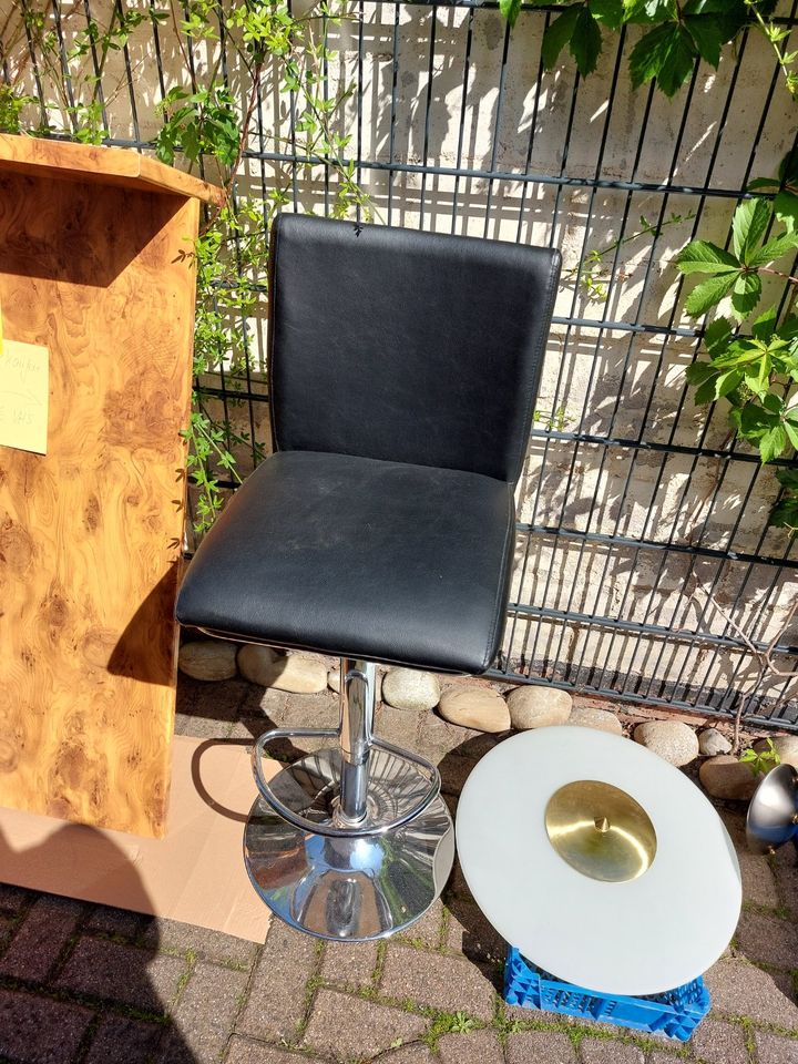 Wandtisch mit Platte in Holzoptik (glänzend) plus 2 Barhocker in Hockenheim
