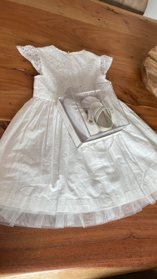 Outfit / Kleid für Taufe in Weiß für Baby Größe 86 - ungetragen in Scharbeutz