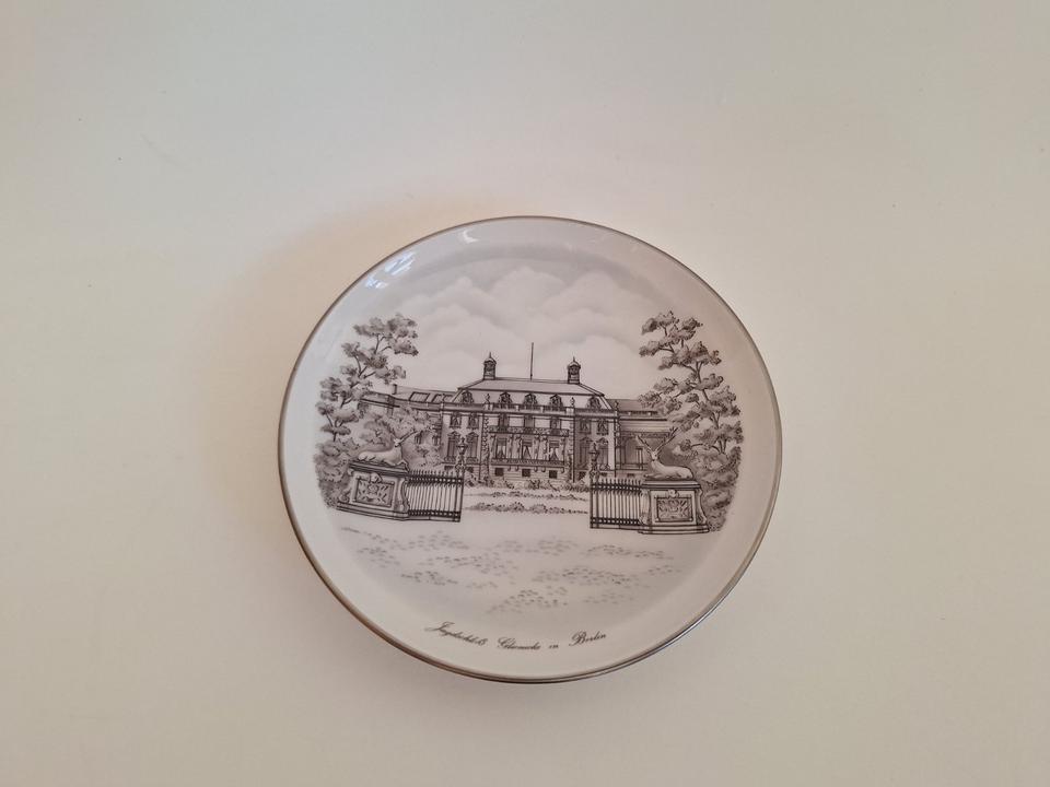 KPM Berlin Urbino Teller / Wandteller Platinrand Edition 1. Wahl in Bonn