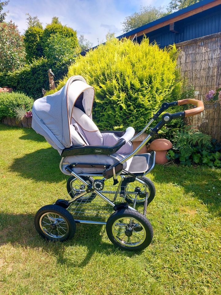 Kinderwagen 2 in 1 Babywanne und Sportwagen in Neuhaus