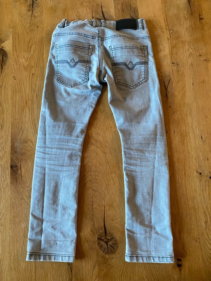 graue Jeans, Gr. 134/140 in Hamburg