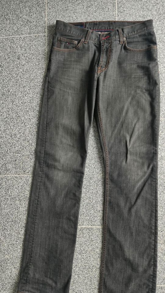 Hilfiger Denim Herren Jeans 33/34 32/34 in Salzgitter