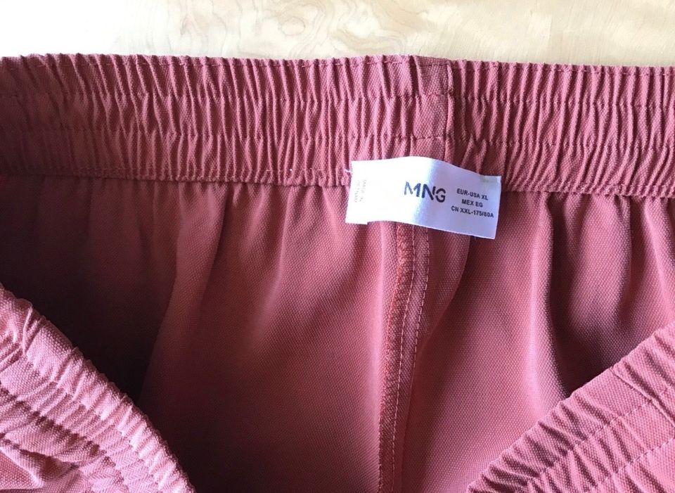 Neu - Schicke Hose mit Stretchbund - Marke: MANGO - Größe: XL in Münster