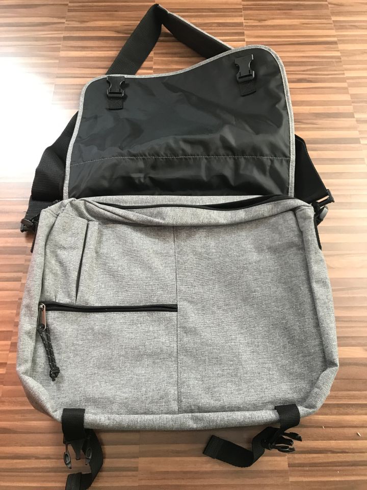 EASTPACK Umhänge- Laptoptasche in Butzbach