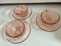 3 Tassen mit Untertassen, rosa  Pressglas, Vintage Bremen - Vegesack Vorschau