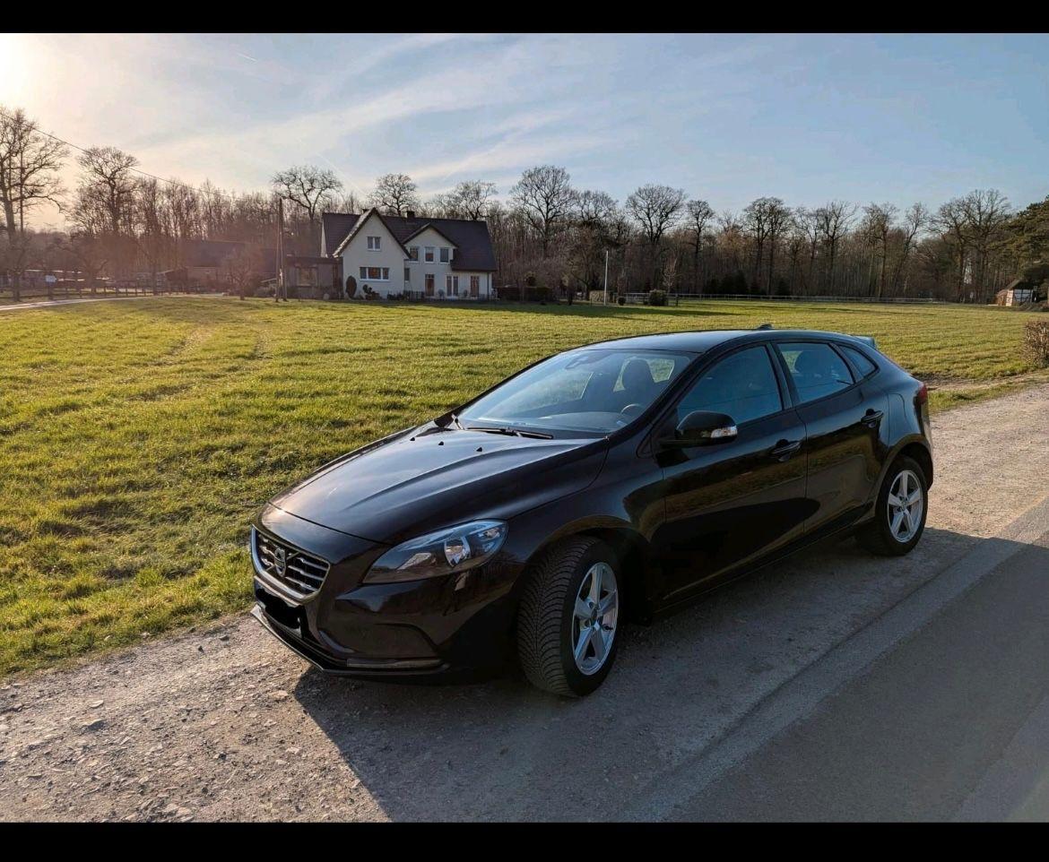 Abbildung des Autos Volvo V40 D3 Geartronic …