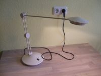 Vtg beige Designer Schreibtischlampe Halogen Tischlampe Leuchte Frankfurt am Main - Sachsenhausen Vorschau