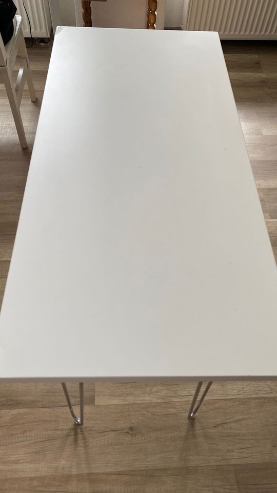 Tisch weiß metall Füße in Berlin